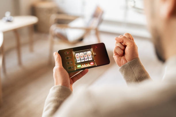 Mobile phone screen showing warga payment method selection menu during deposit